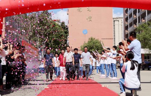 傳承紅色基因 燈塔領(lǐng)航青春 2021年揭陽(yáng)市少先隊(duì)員離隊(duì) 入團(tuán)儀式暨14歲集體生日活動(dòng)在惠來(lái)慈云實(shí)驗(yàn)中學(xué)舉行